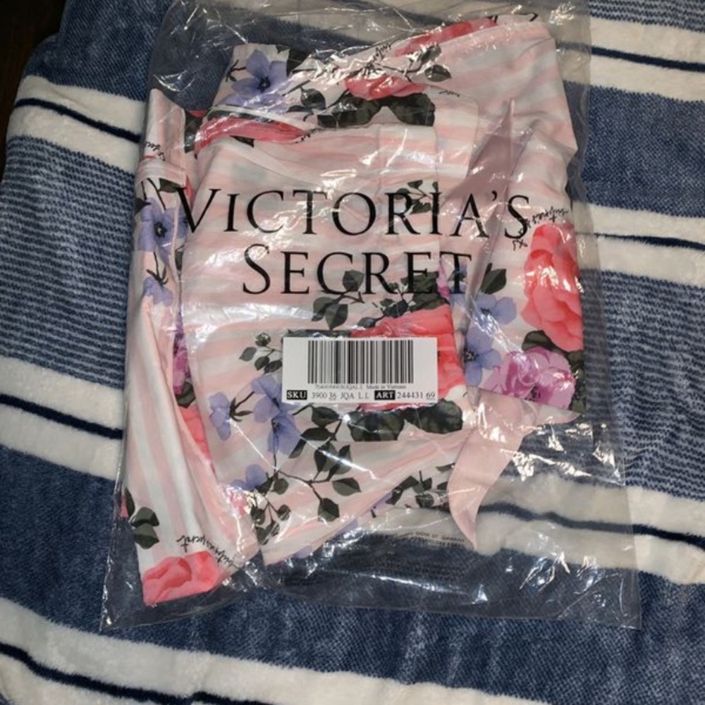 clothes - Picture 6 of 7
